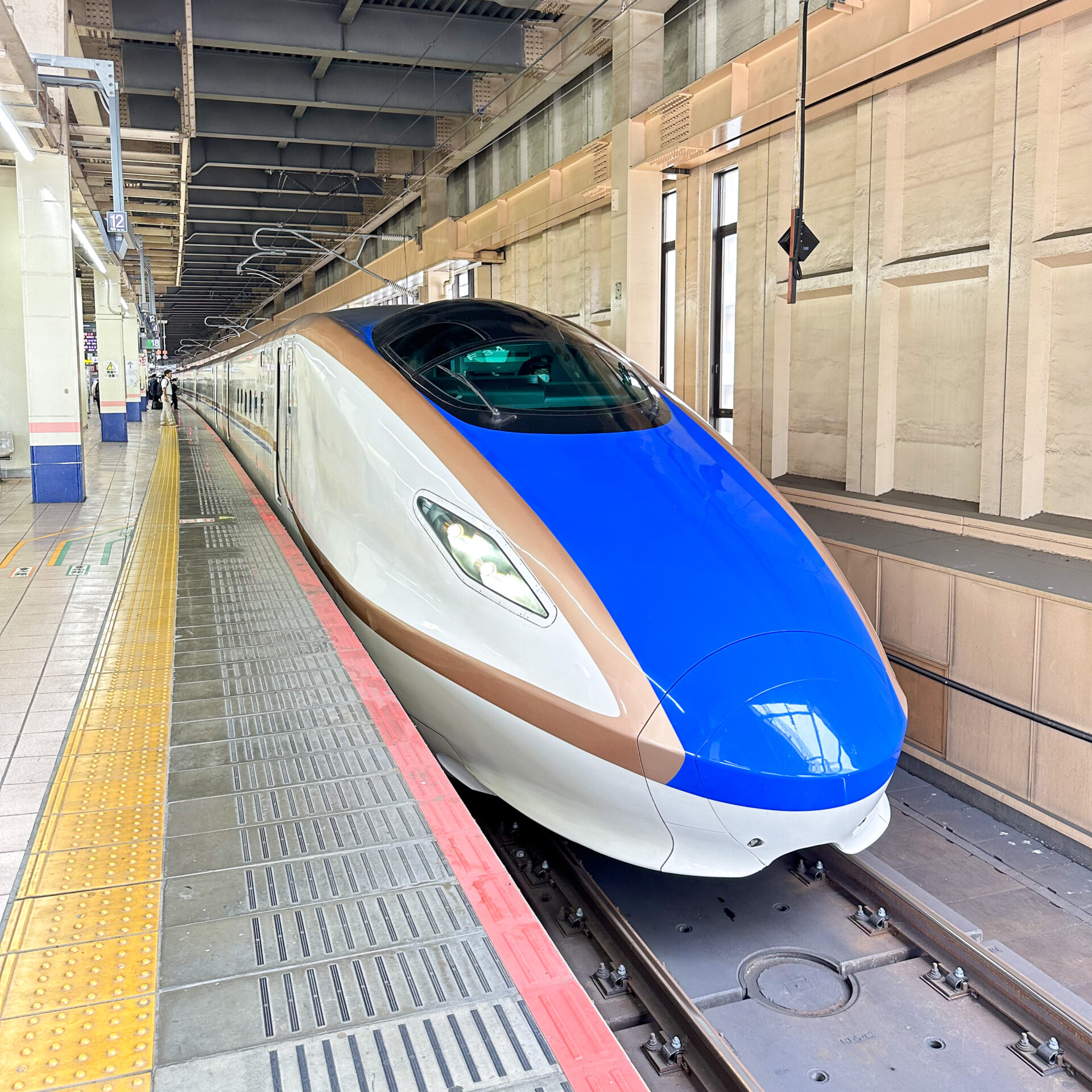 北陸新幹線E7系大宮駅にて