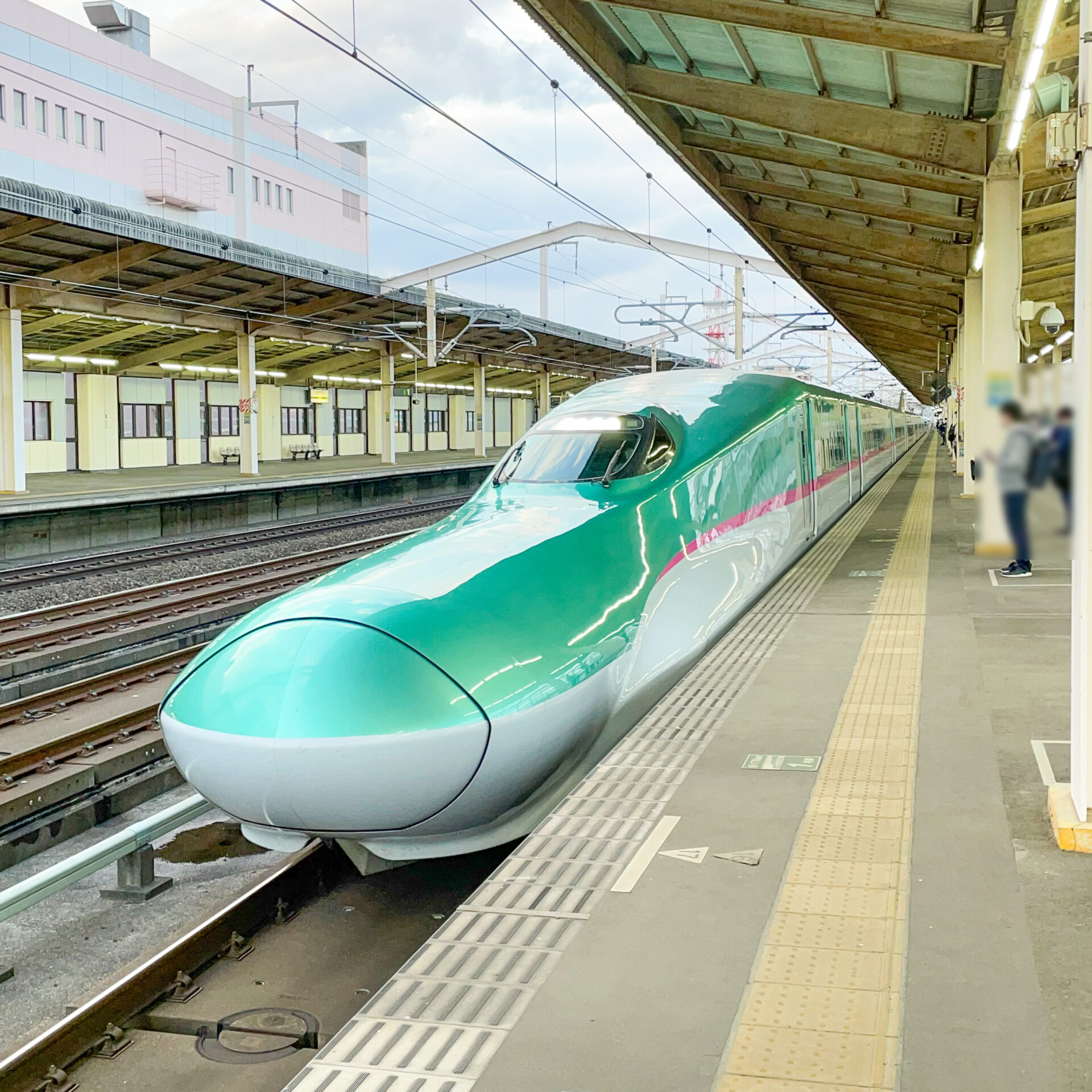 新幹線E5系小山駅にて
