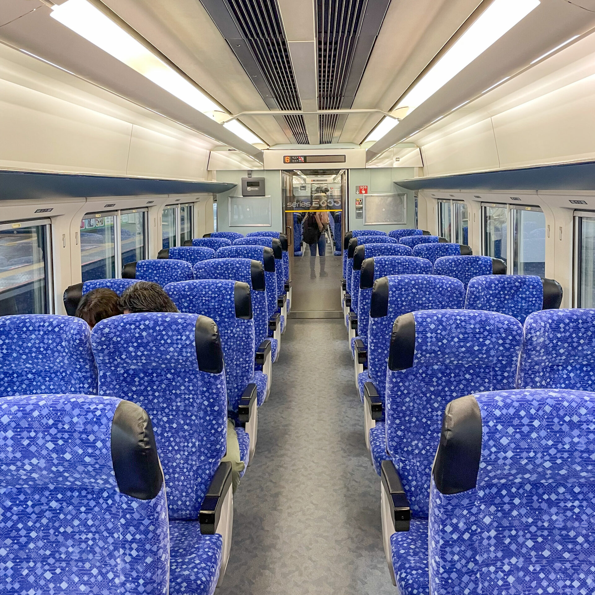 E653系普通車車内