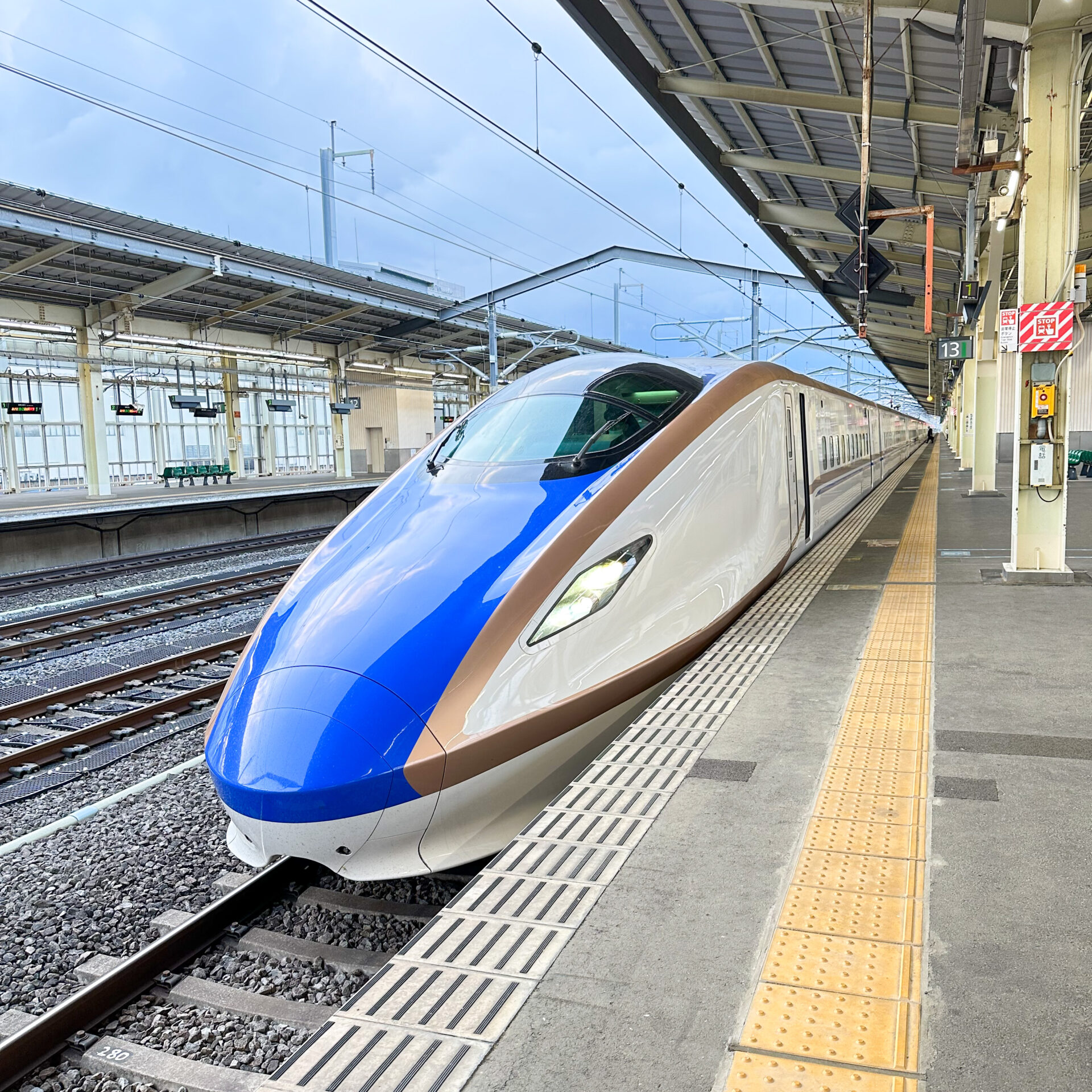 新幹線E7系高崎駅にて