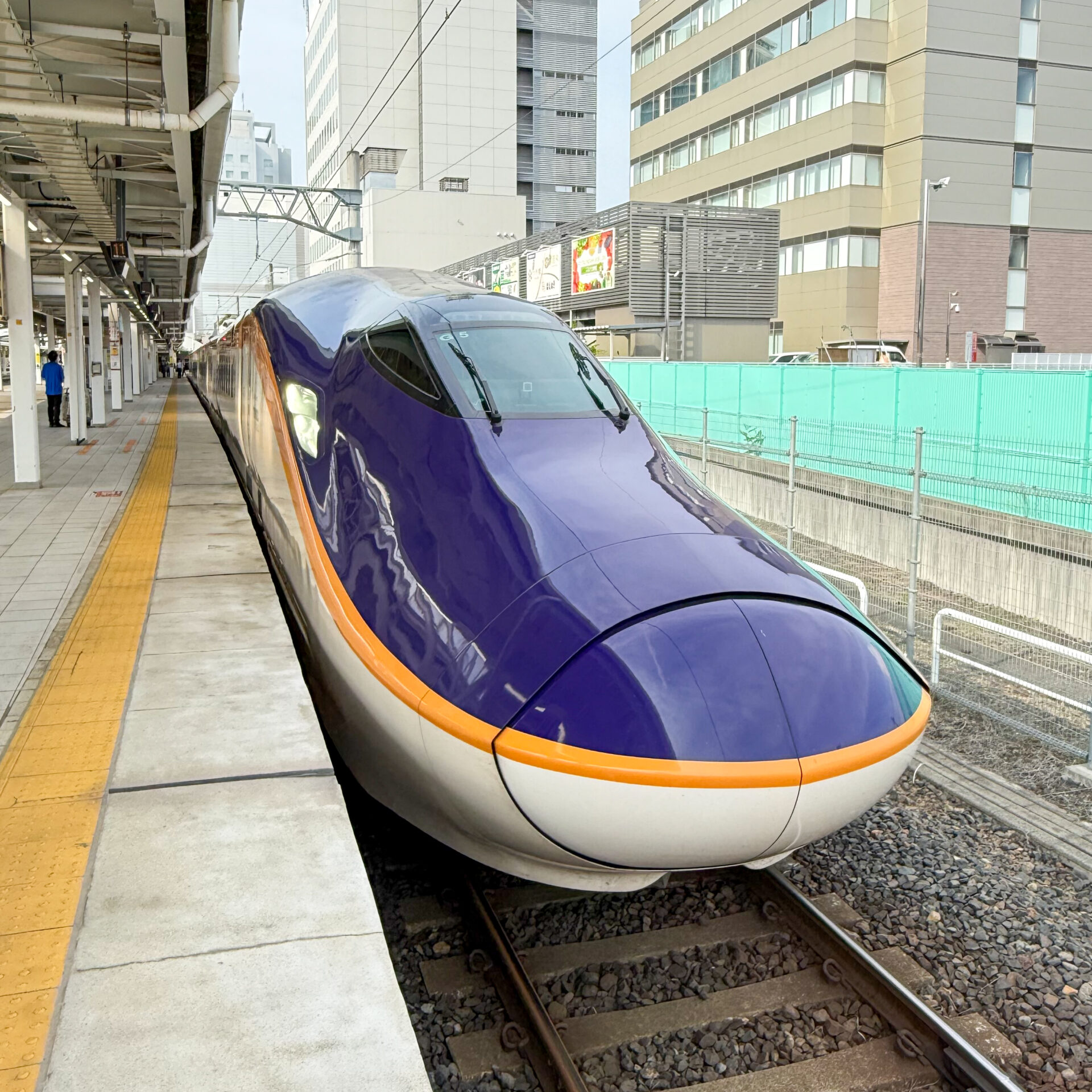 山形新幹線つばさ号山形駅にて
