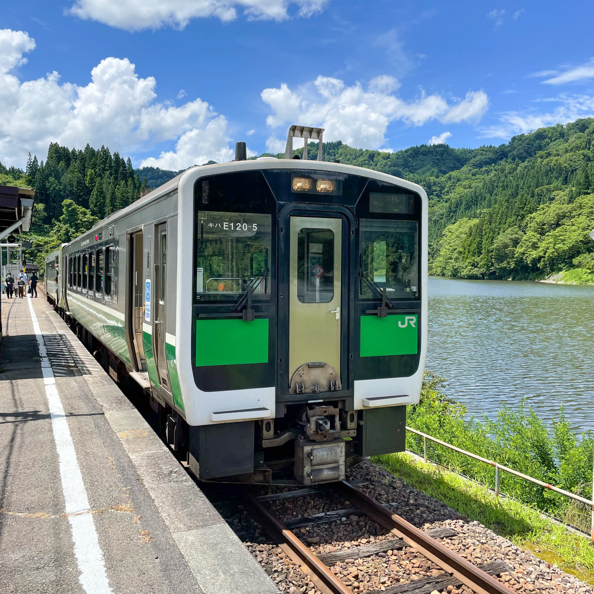 只見線普通列車会津川口駅にて