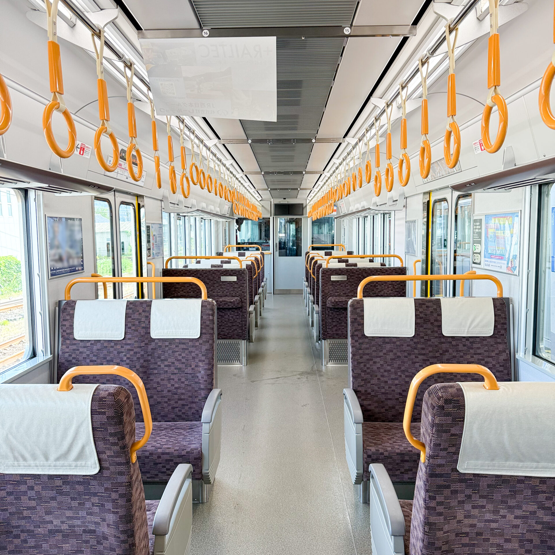 ハピラインふくい普通列車車内
