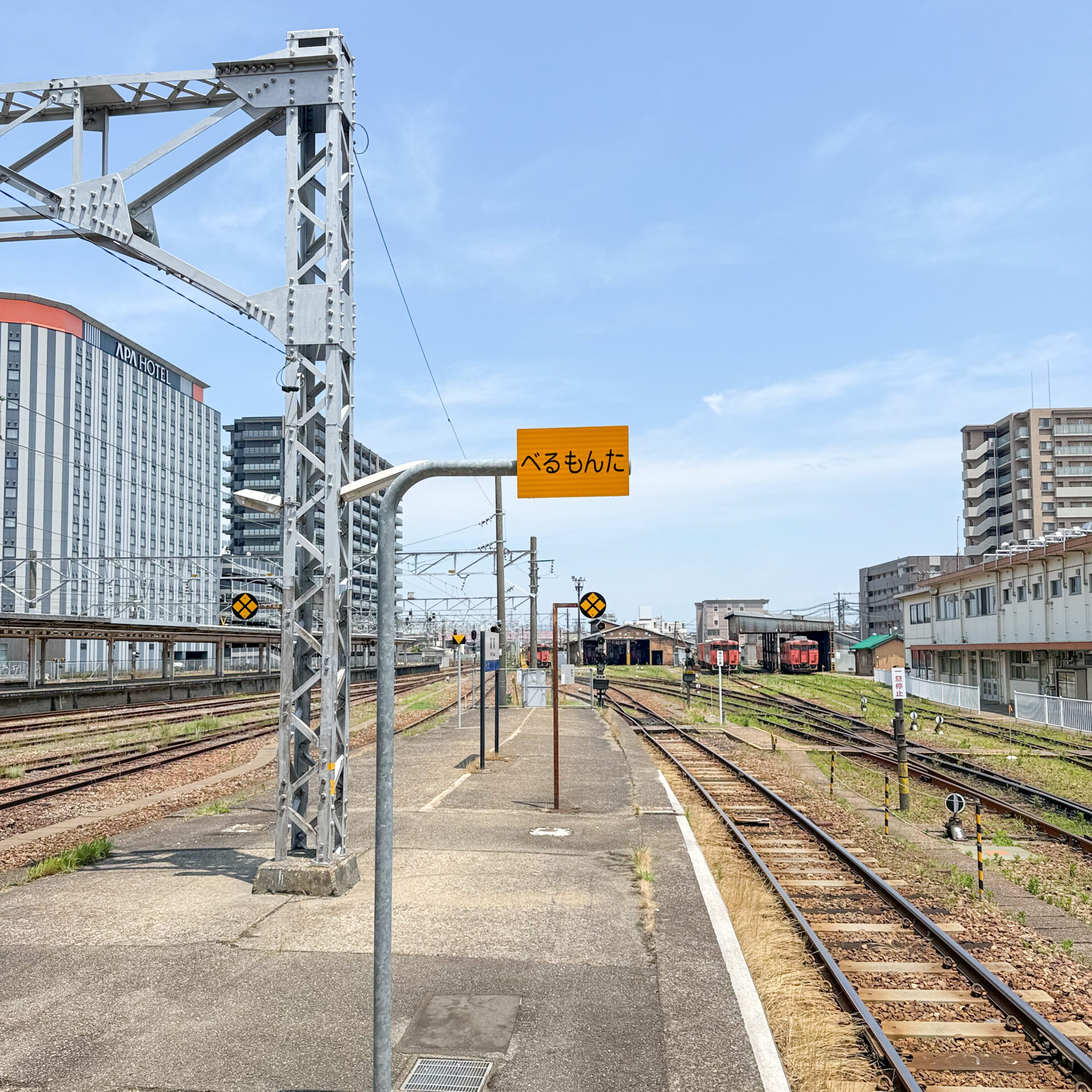 高岡駅城端線ホーム