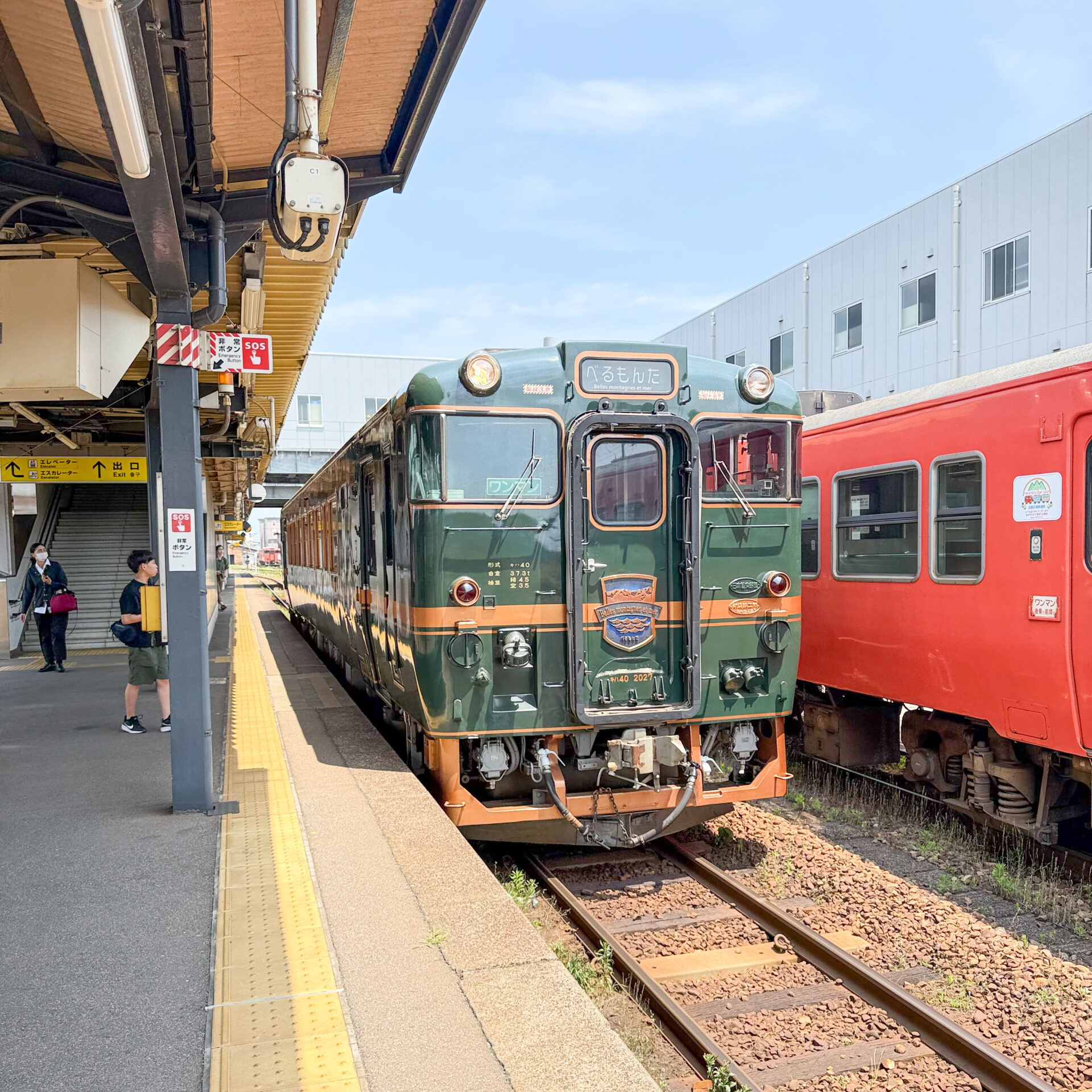 べるもんた高岡駅に入線