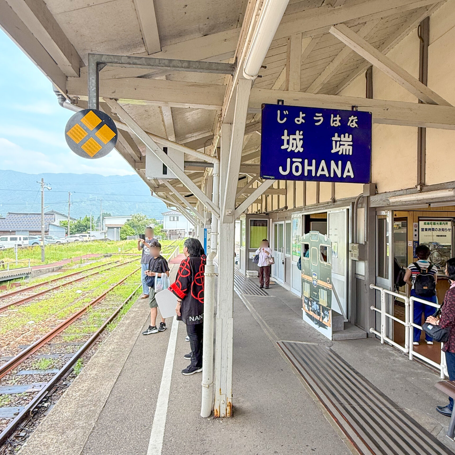 城端駅ホーム