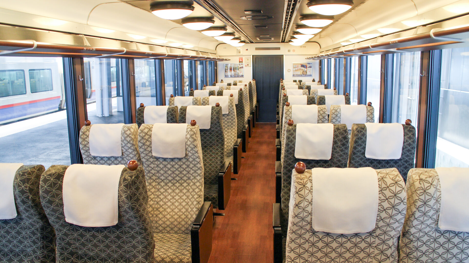 こしのしゅくら3号車車内