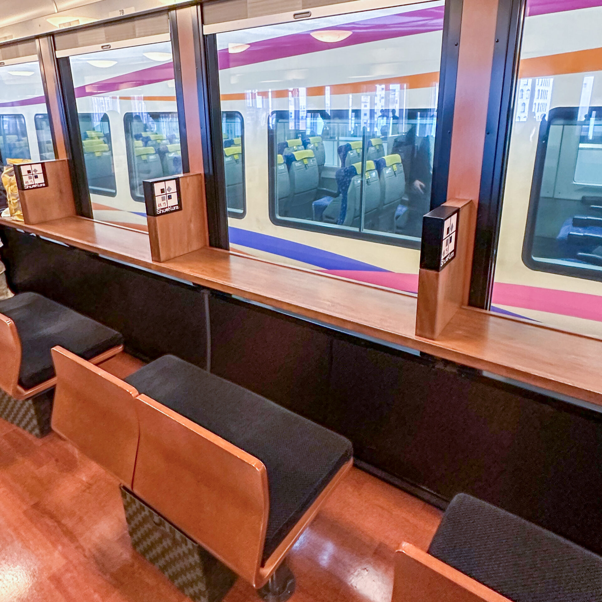 こしのしゅくら1号車車内