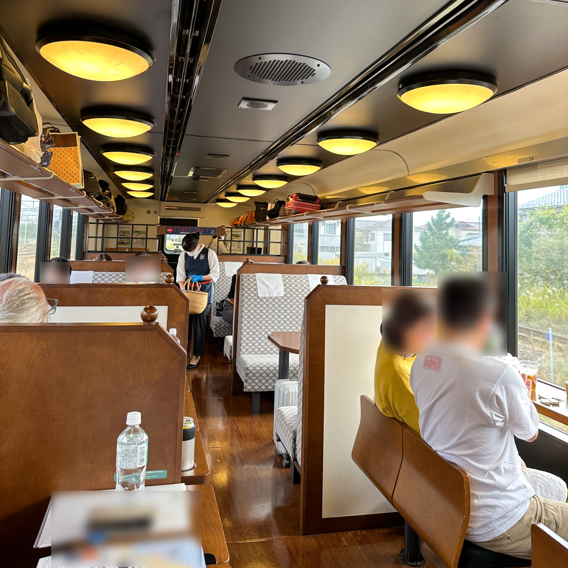 こしのしゅくら1号車車内