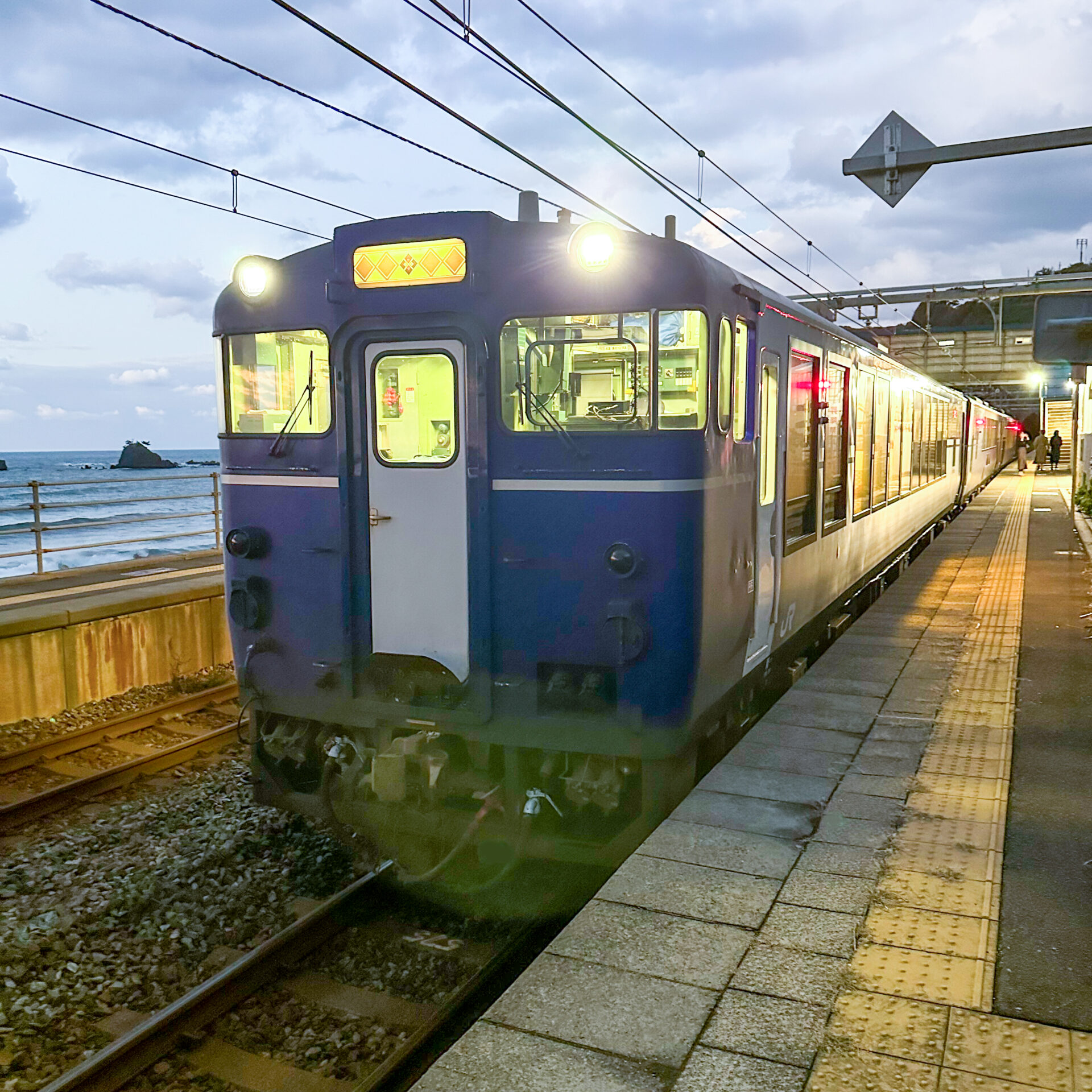 こしのしゅくら青海川駅にて