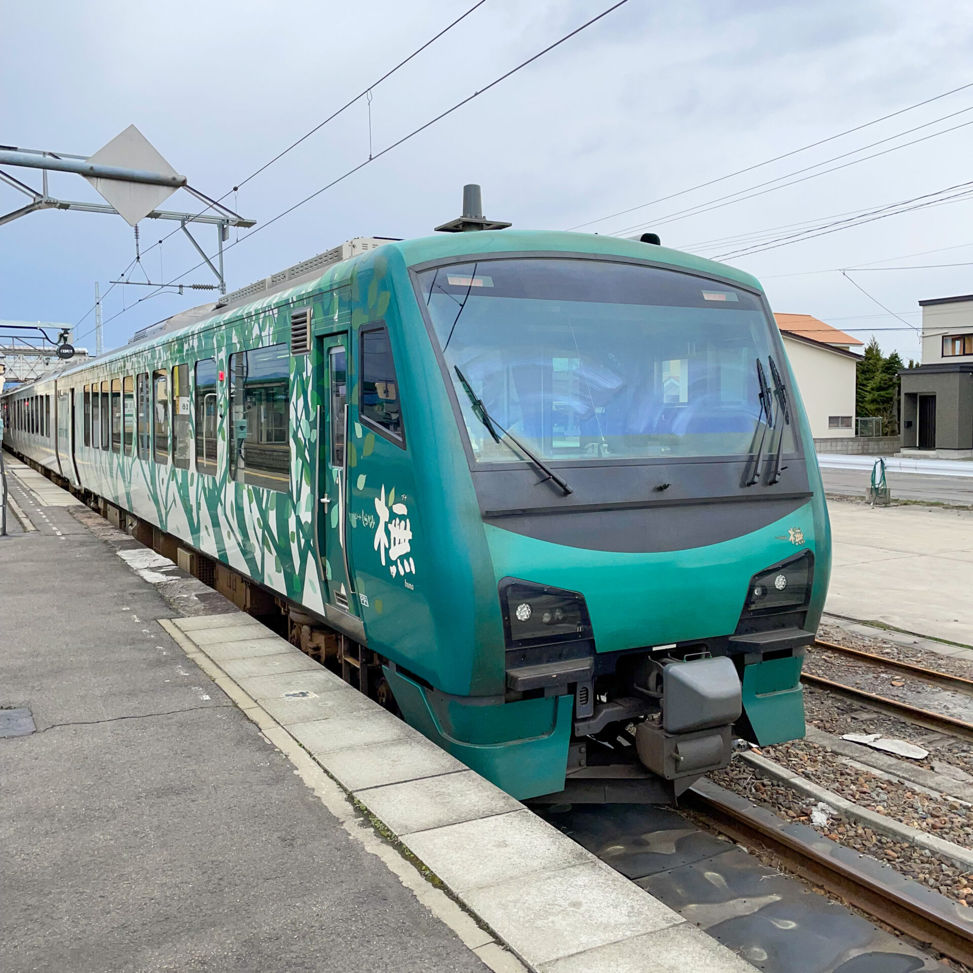 リゾートしらかみ橅編成川部駅にて