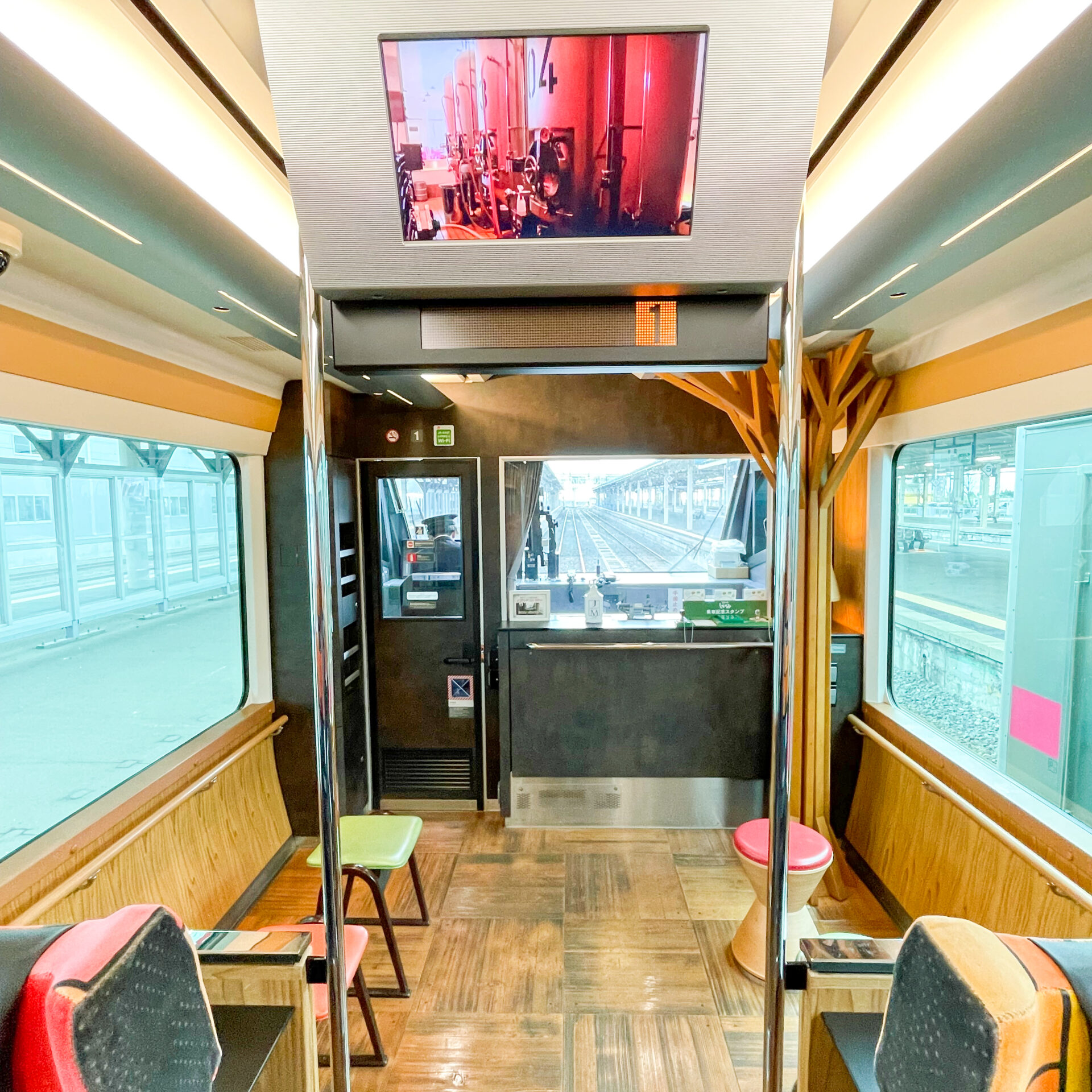 リゾートしらかみ橅編成車内
