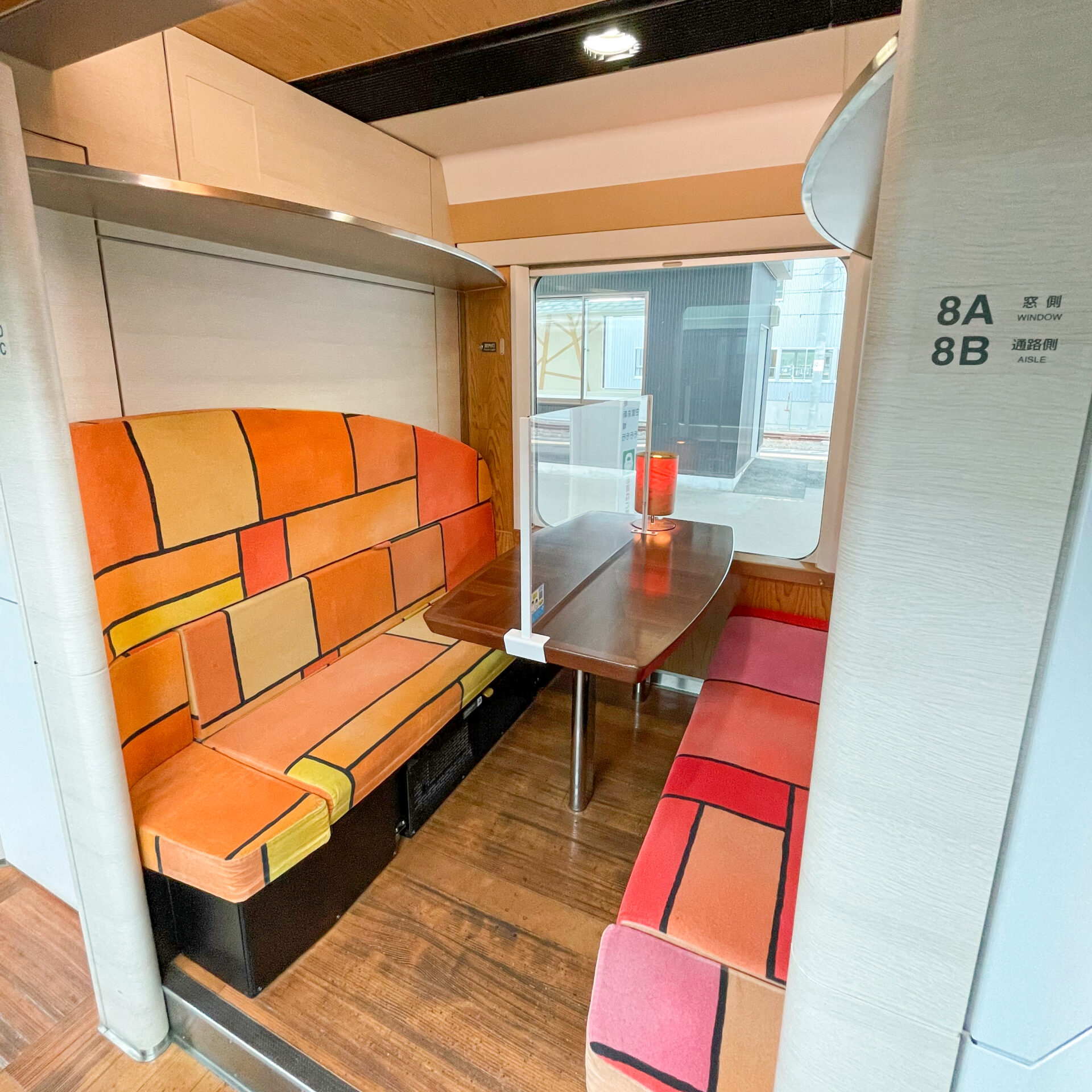 リゾートしらかみ橅編成車内