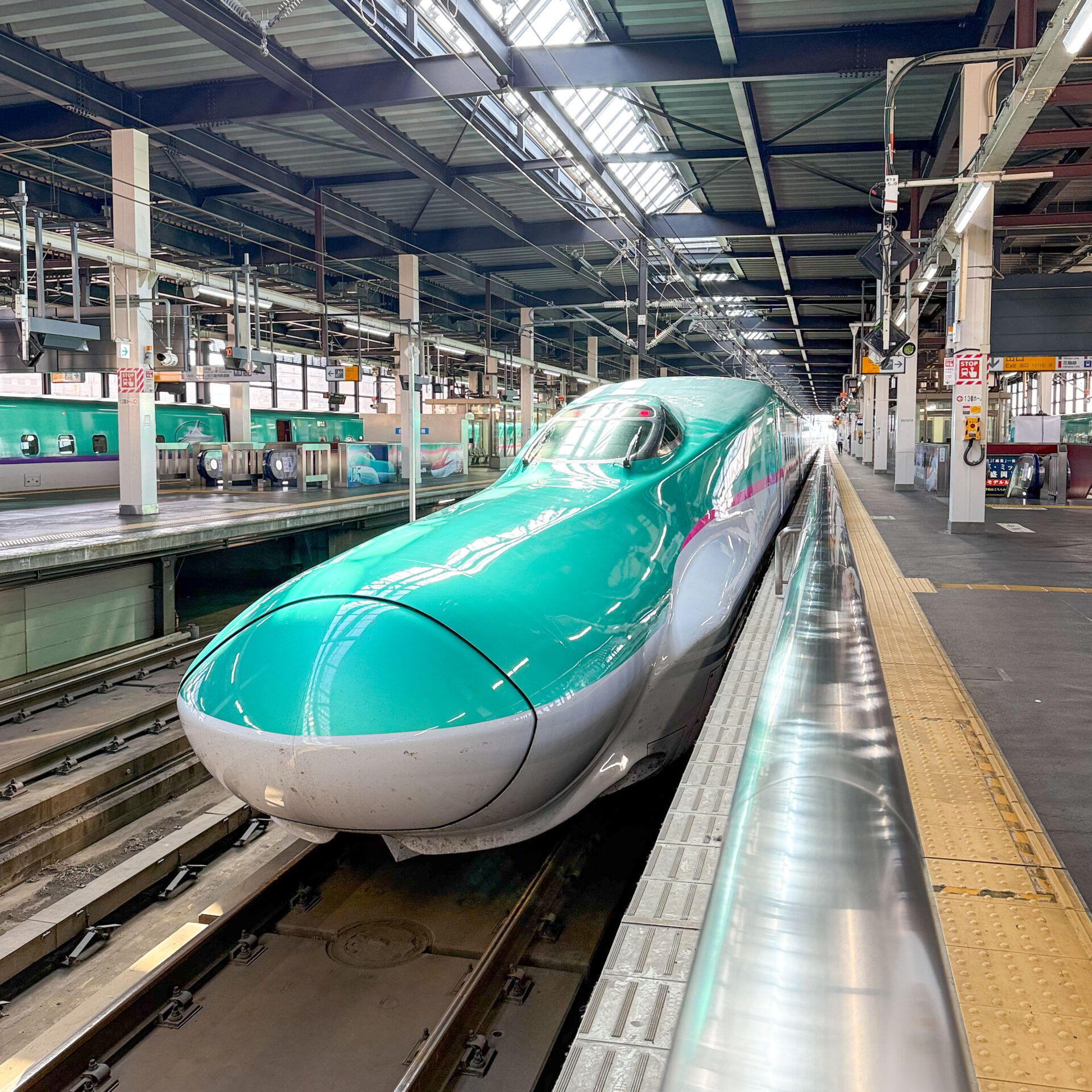 新幹線E5系盛岡駅にて