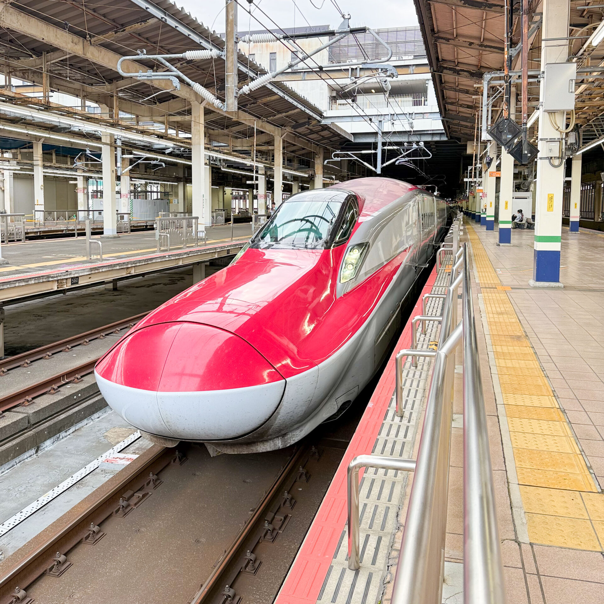 新幹線E6系大宮駅にて