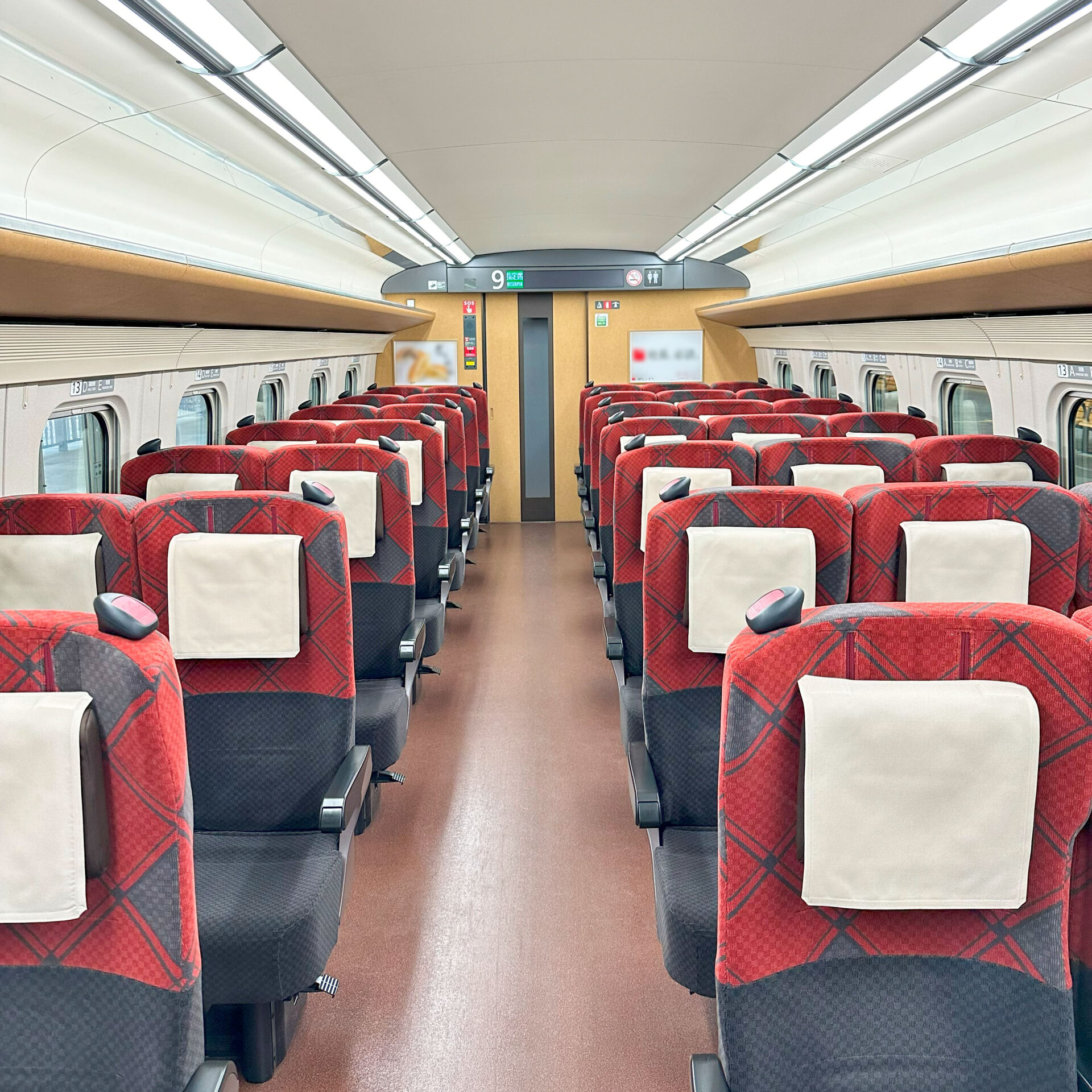 新幹線E7系普通車車内