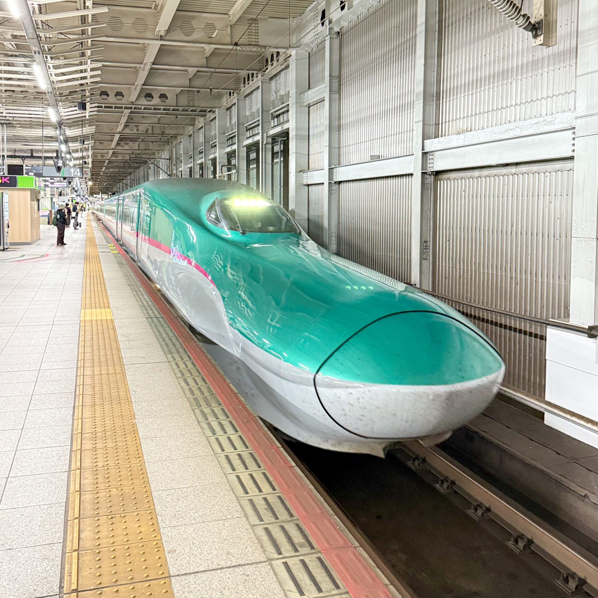 はやぶさ号仙台駅にて