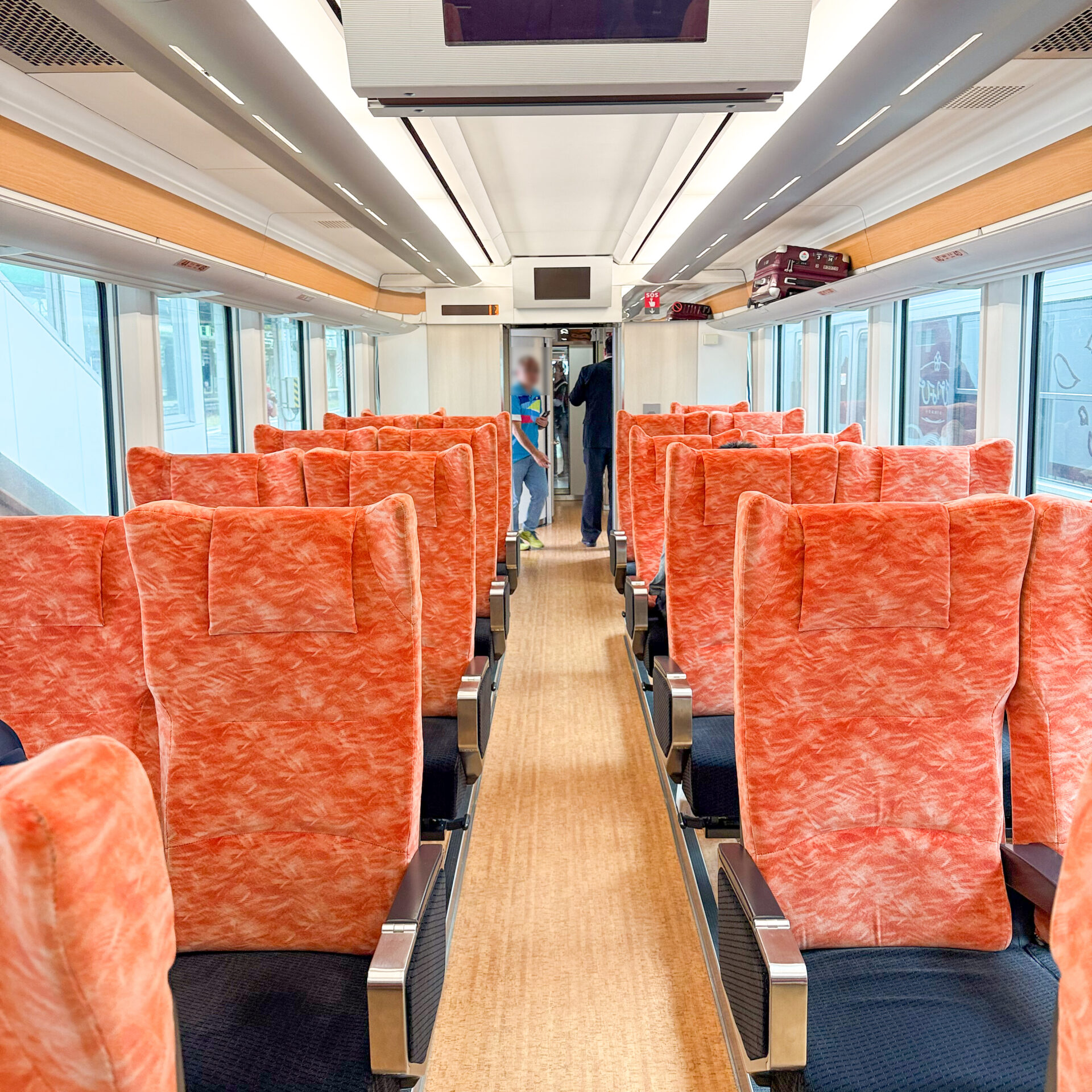 ひなび普通車車内
