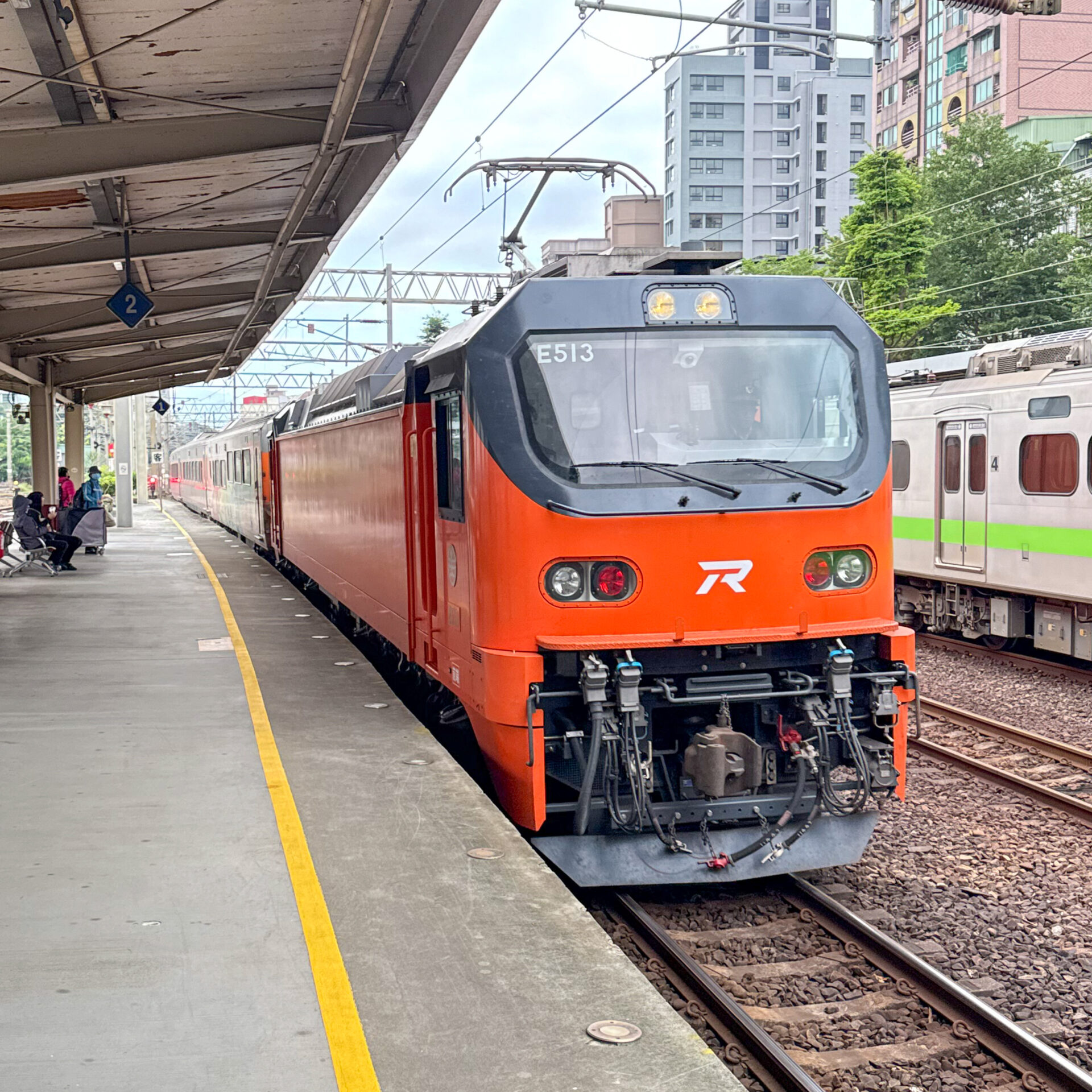 台鐵自強號樹林駅にて