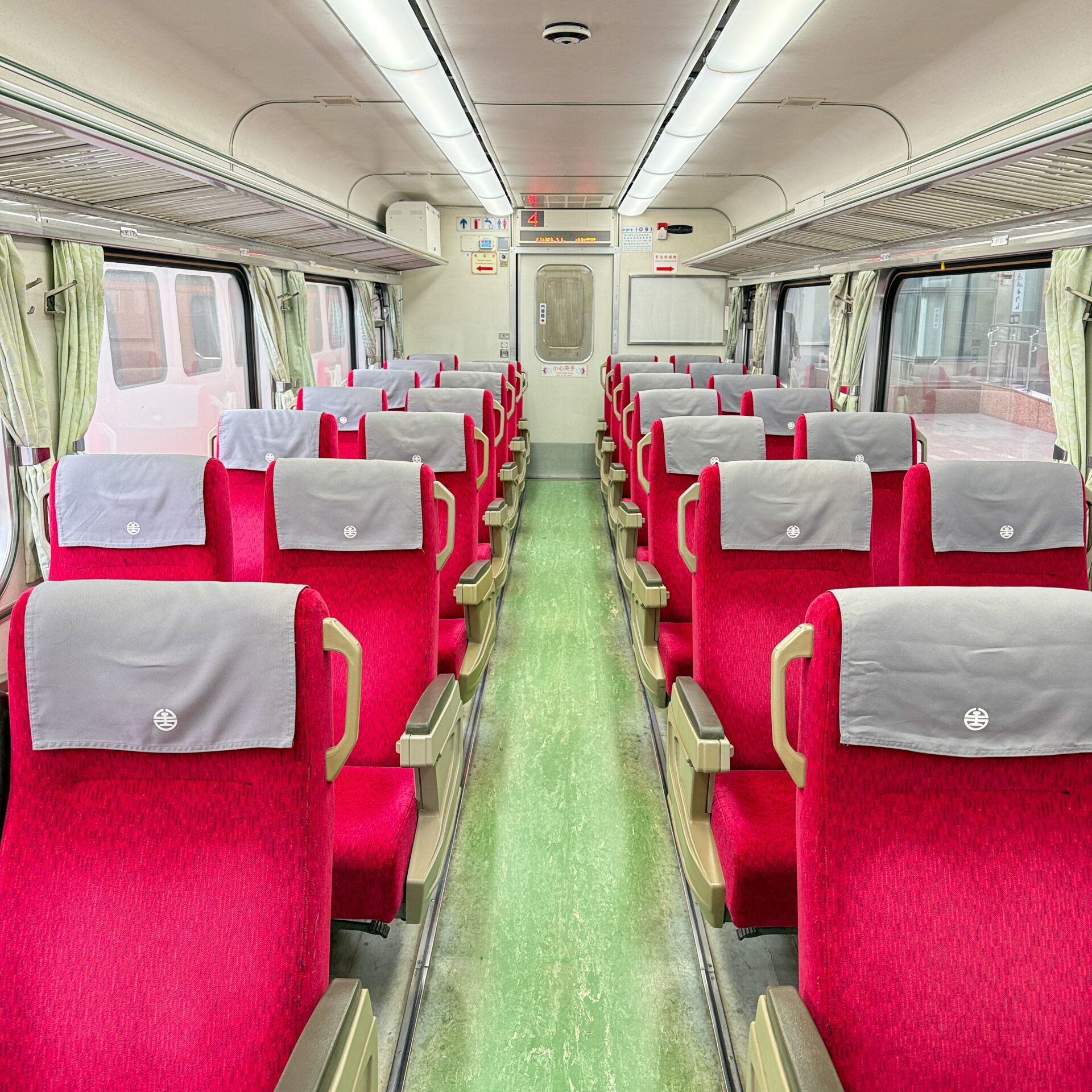 台鐵自強號車内