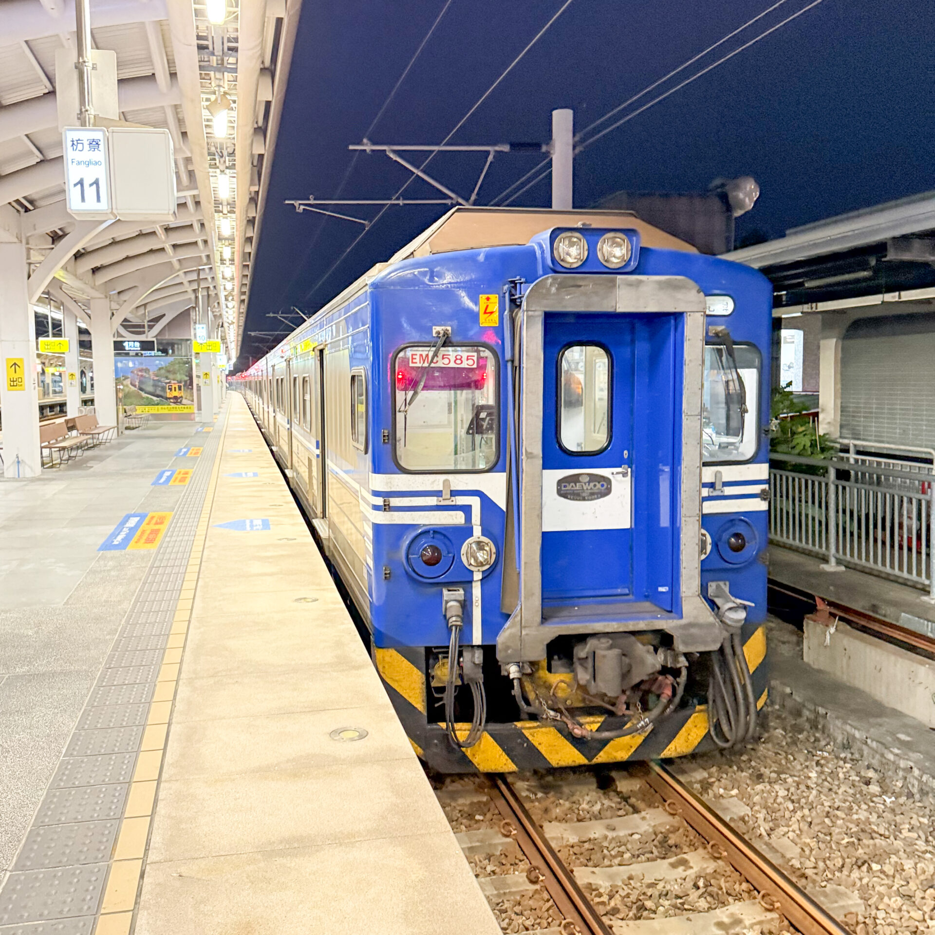 台鐵區間快車枋寮駅にて