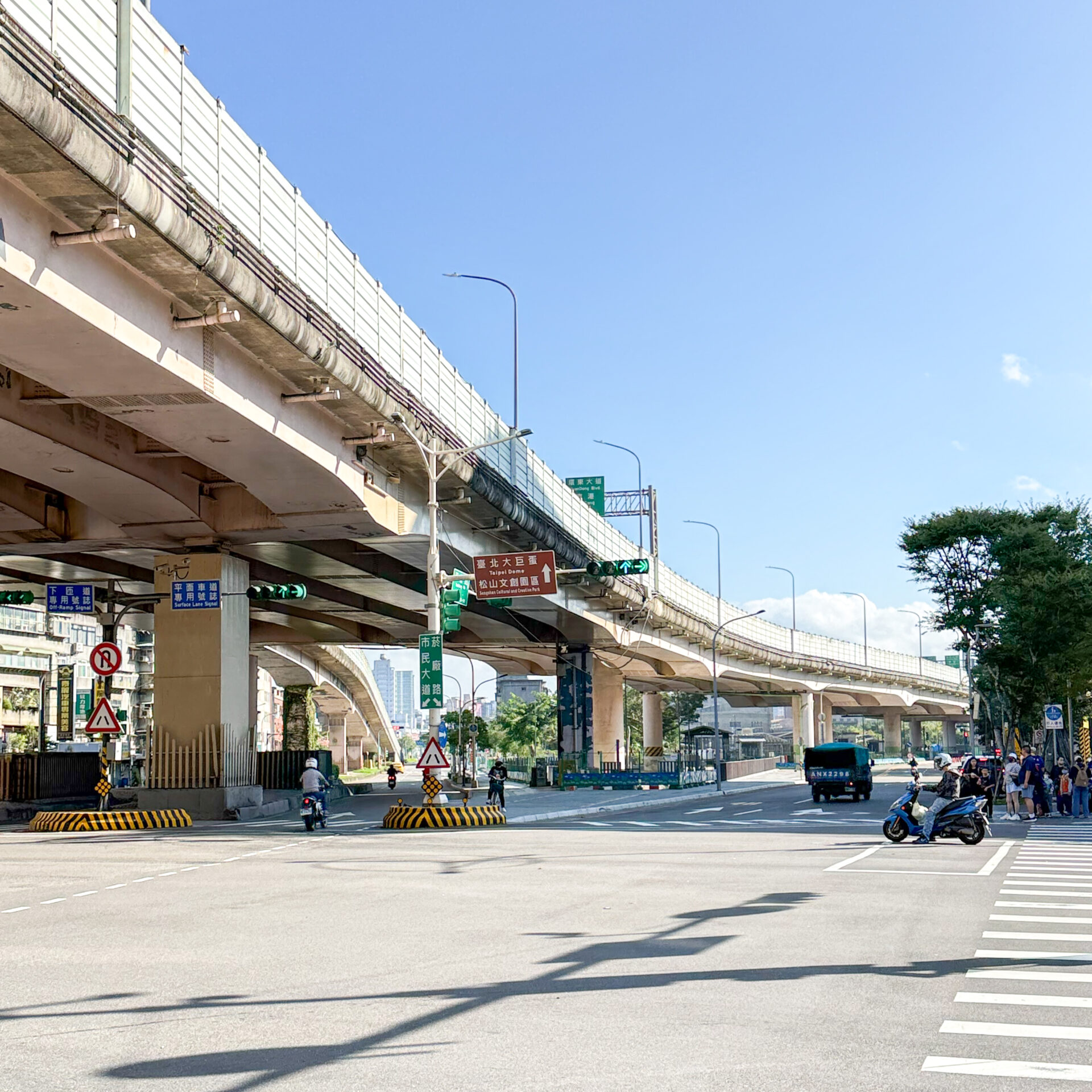 光復南路と市民大道五段が交わる交差点