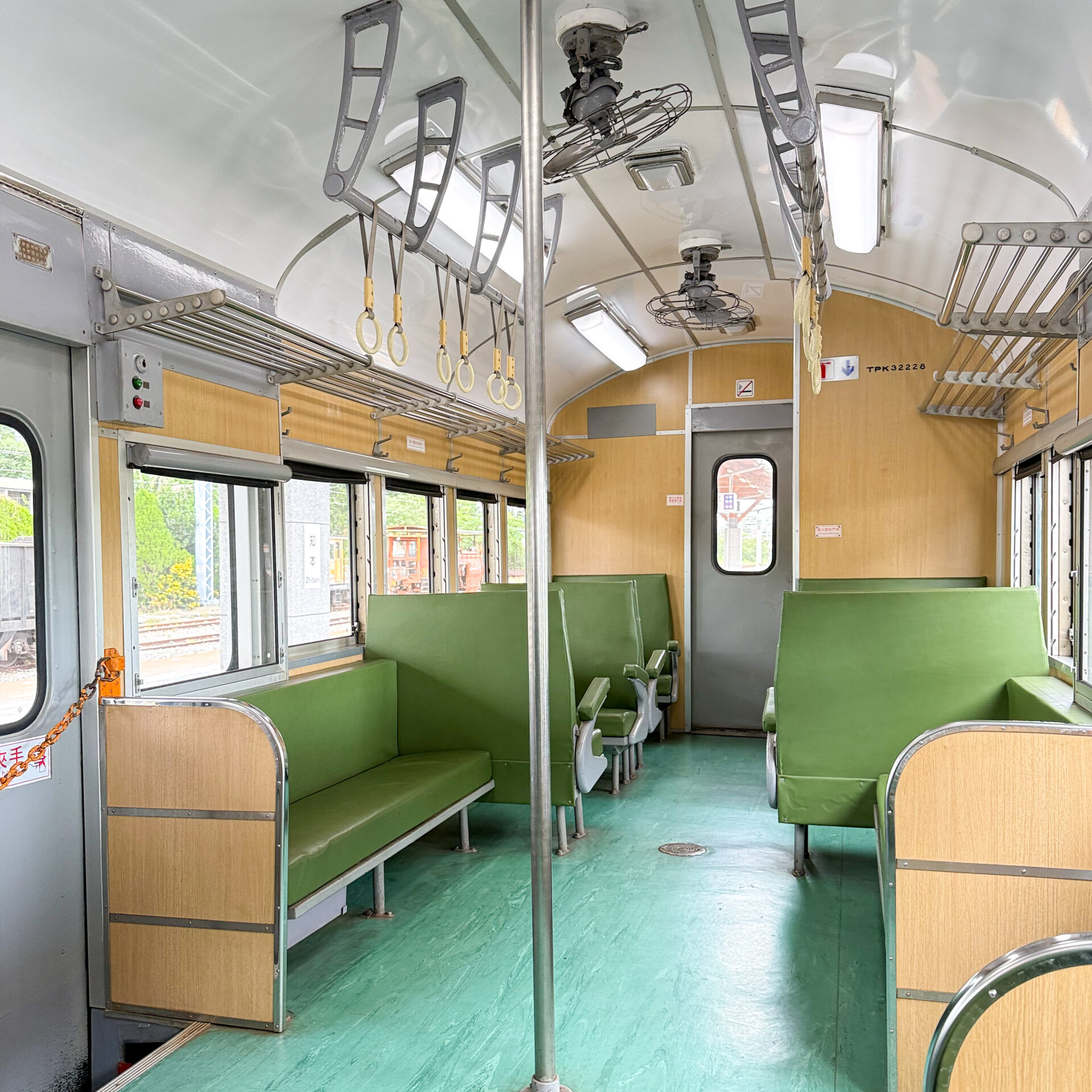 藍皮解憂號車内