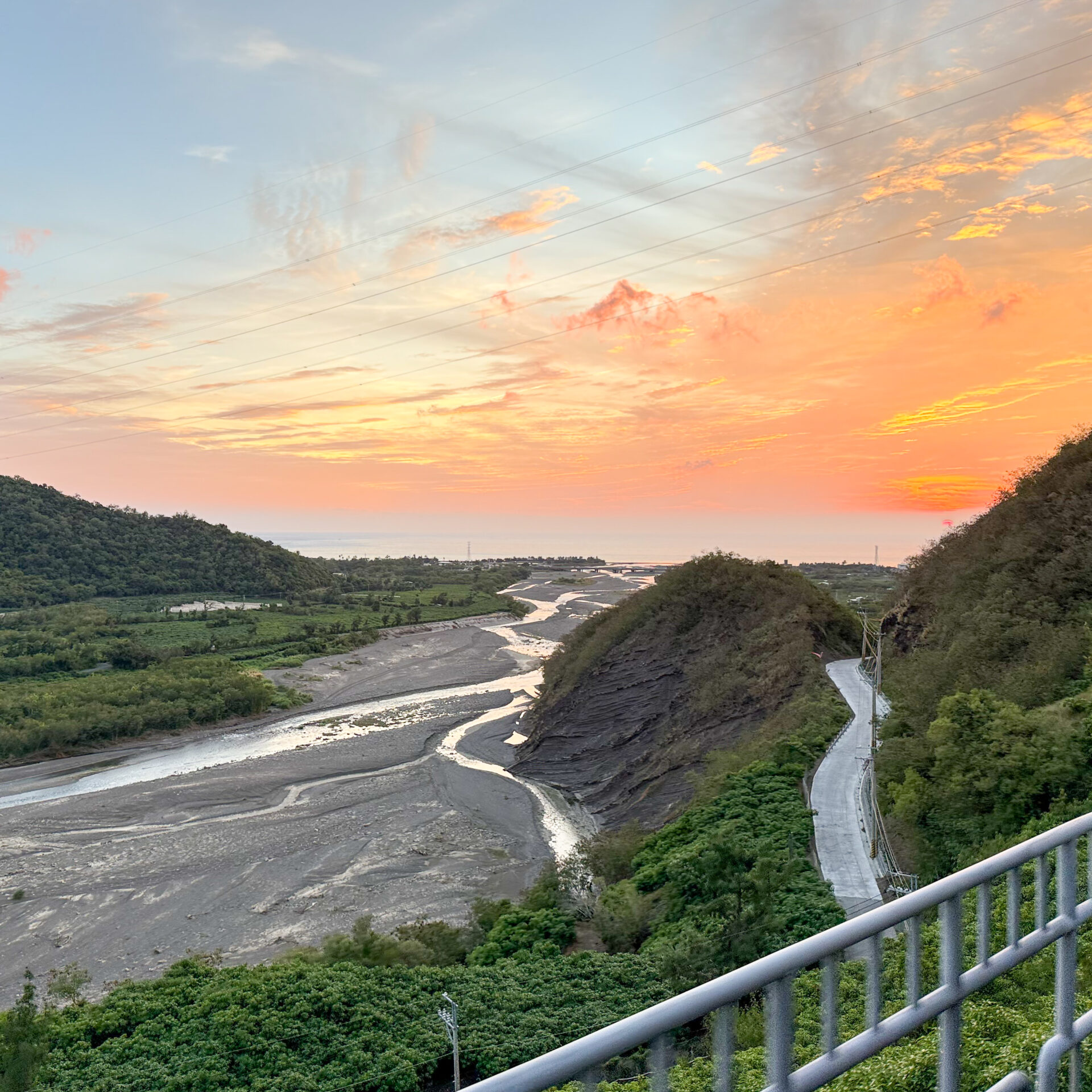 台鐵南廻線枋野駅付近の車窓