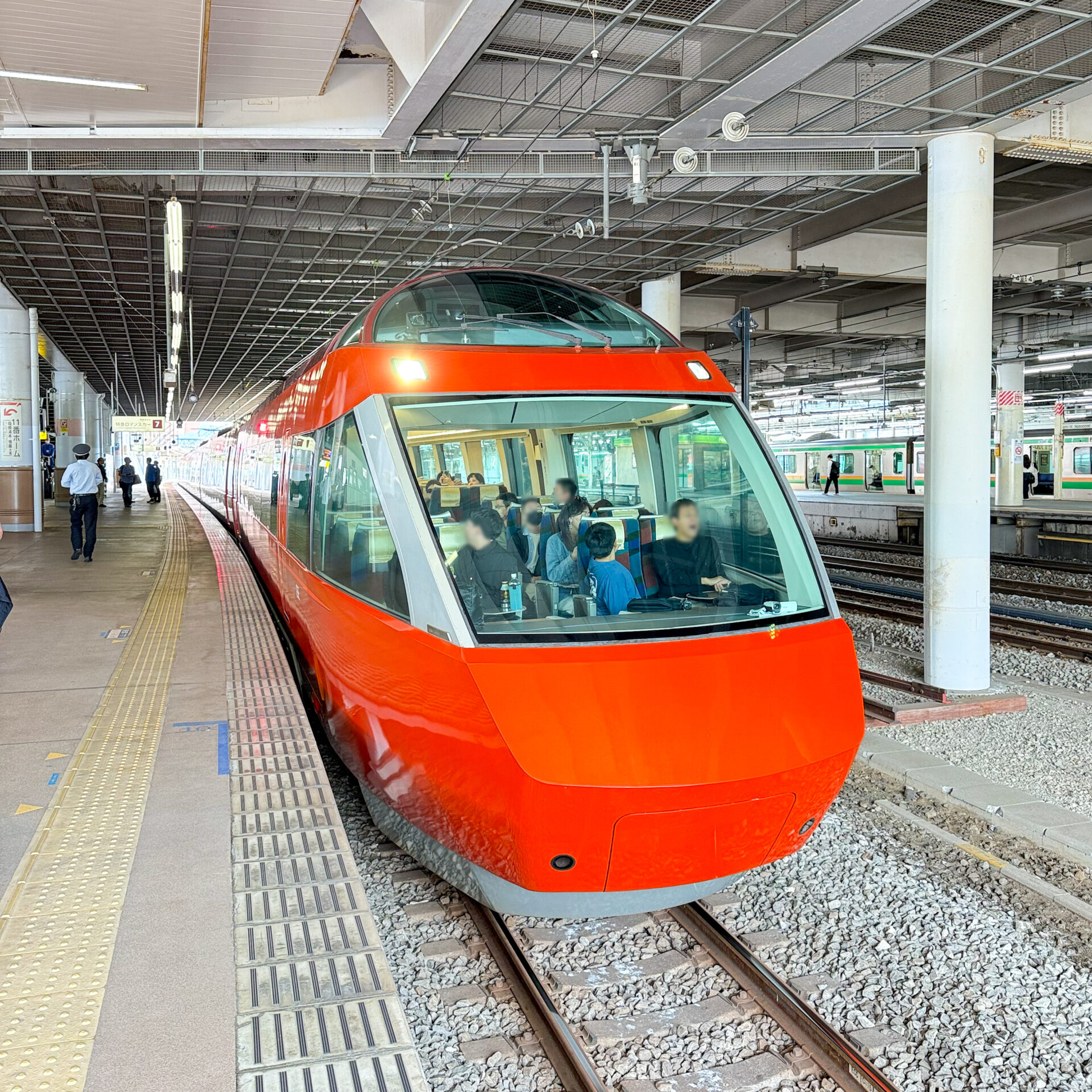 小田急ロマンスカーGSE小田原駅にて