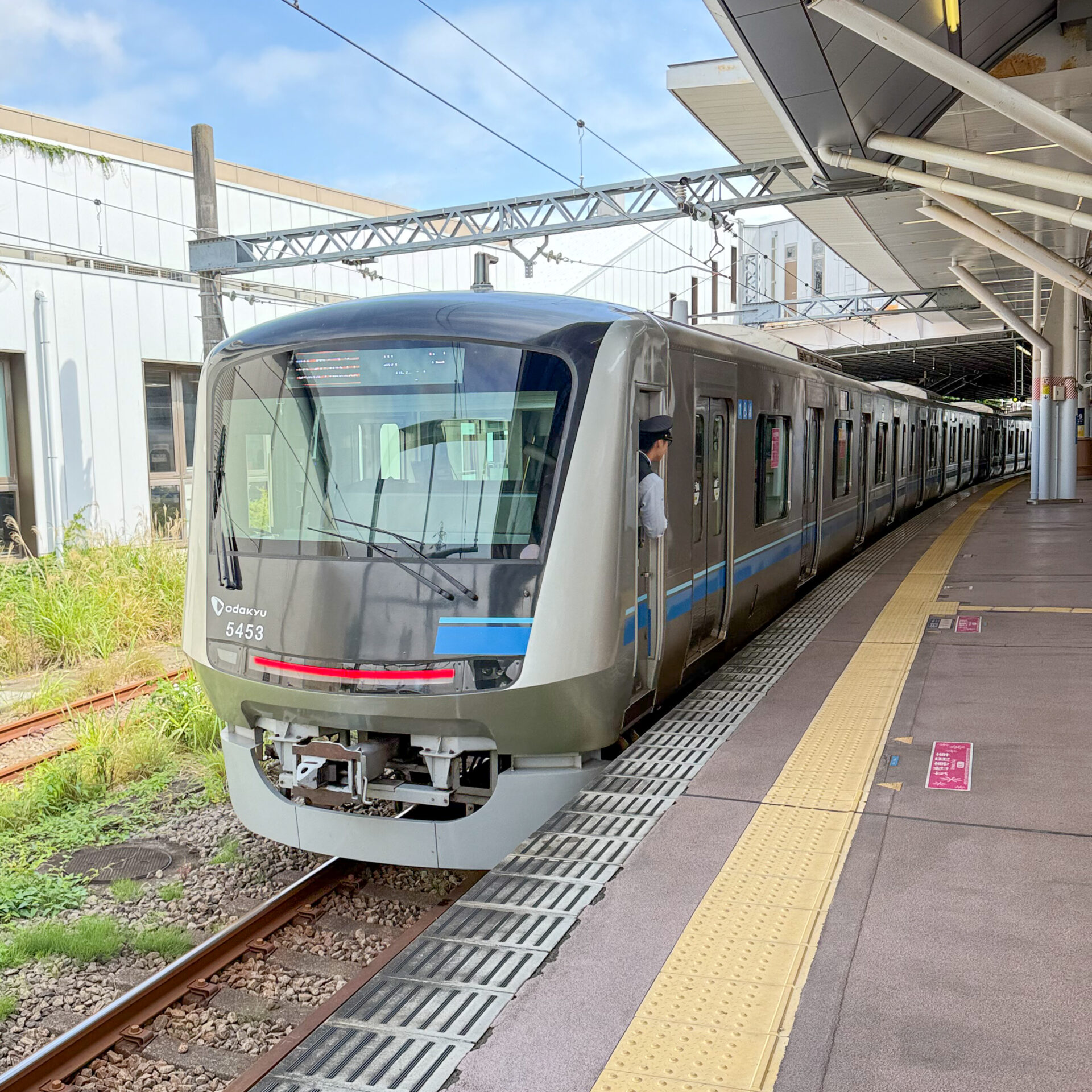 小田急線急行列車小田原駅にて