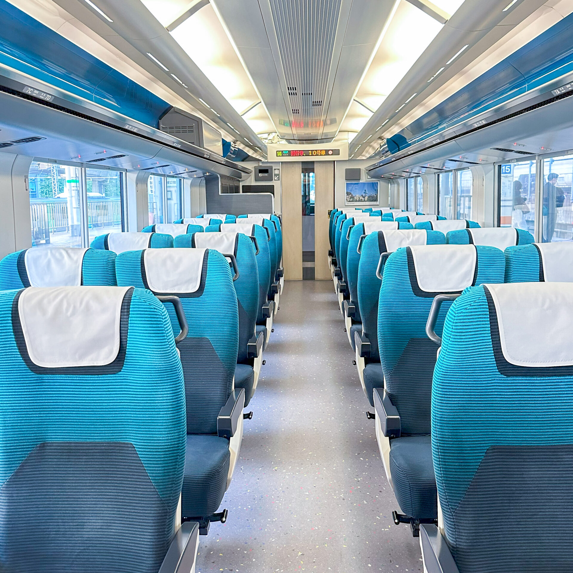 特急踊り子号普通車車内