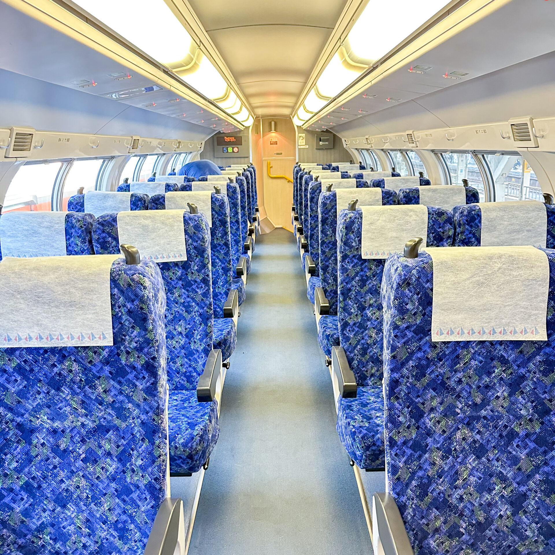 東海道線普通列車グリーン車車内