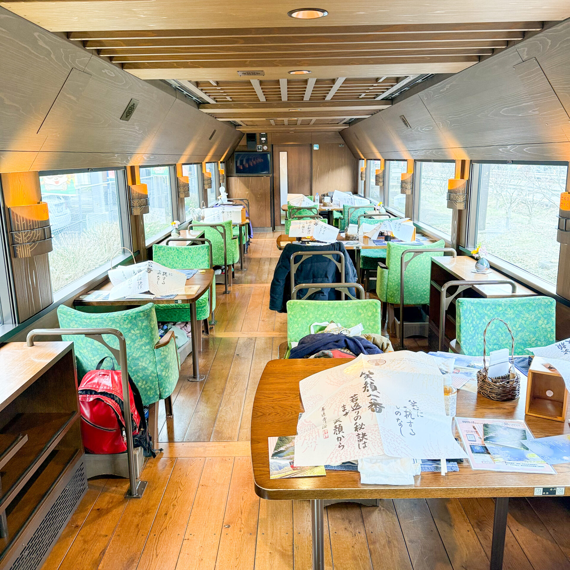 四国まんなか千年ものがたり1号車車内