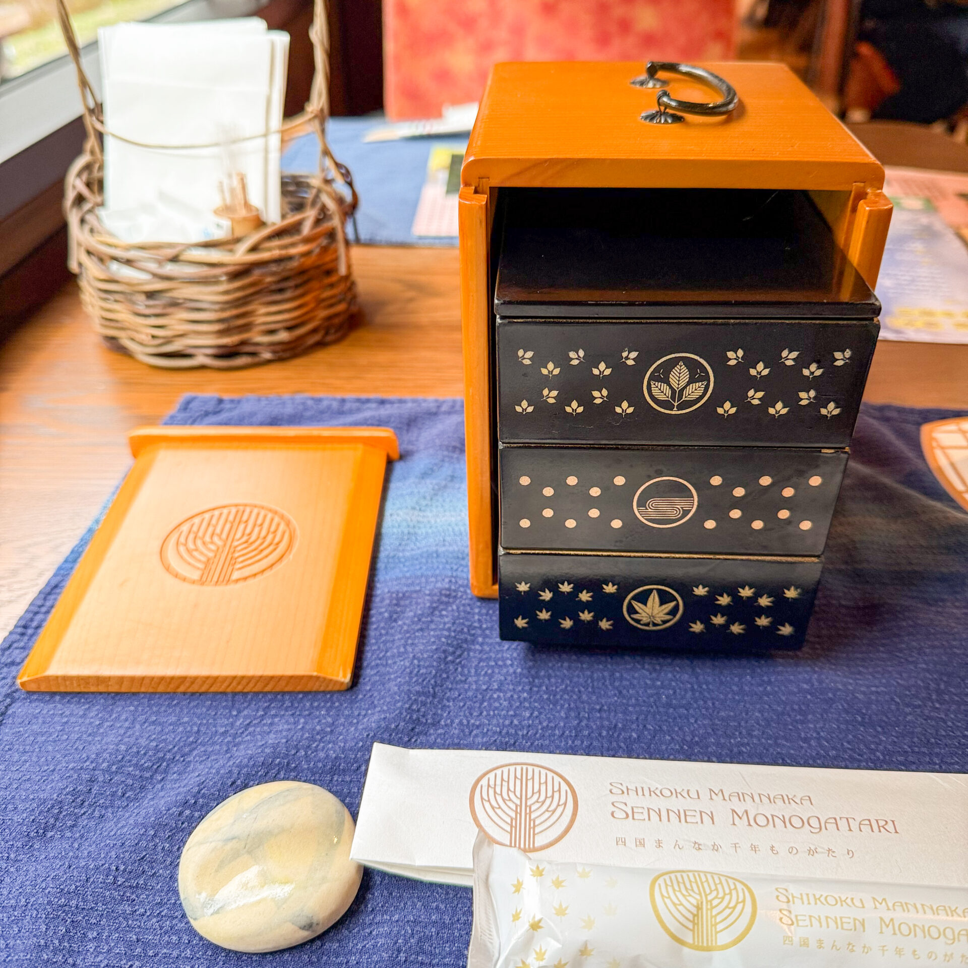 四国まんなか千年ものがたりしあわせの郷紀行おとなの遊山箱