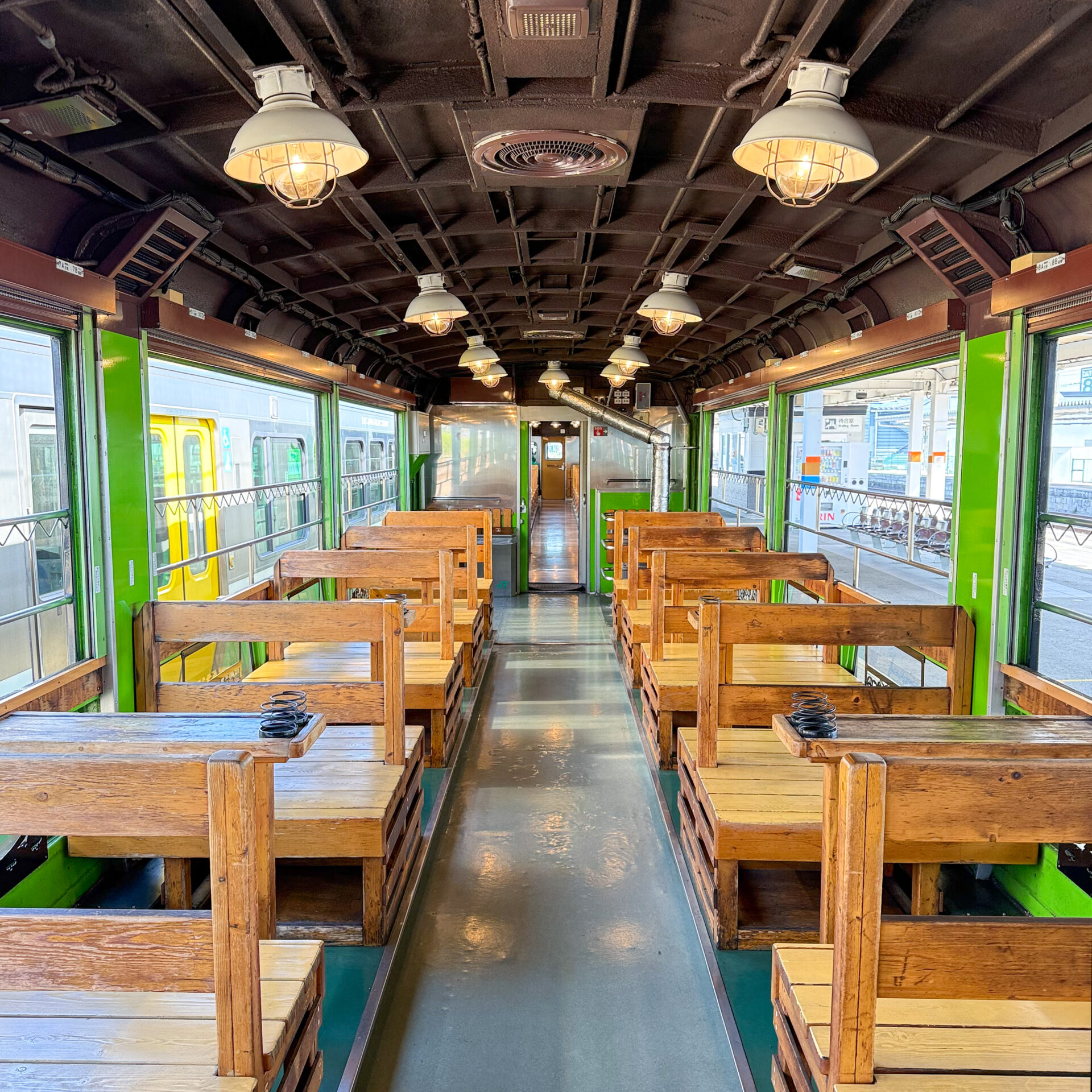 びゅうコースター風っこ車内