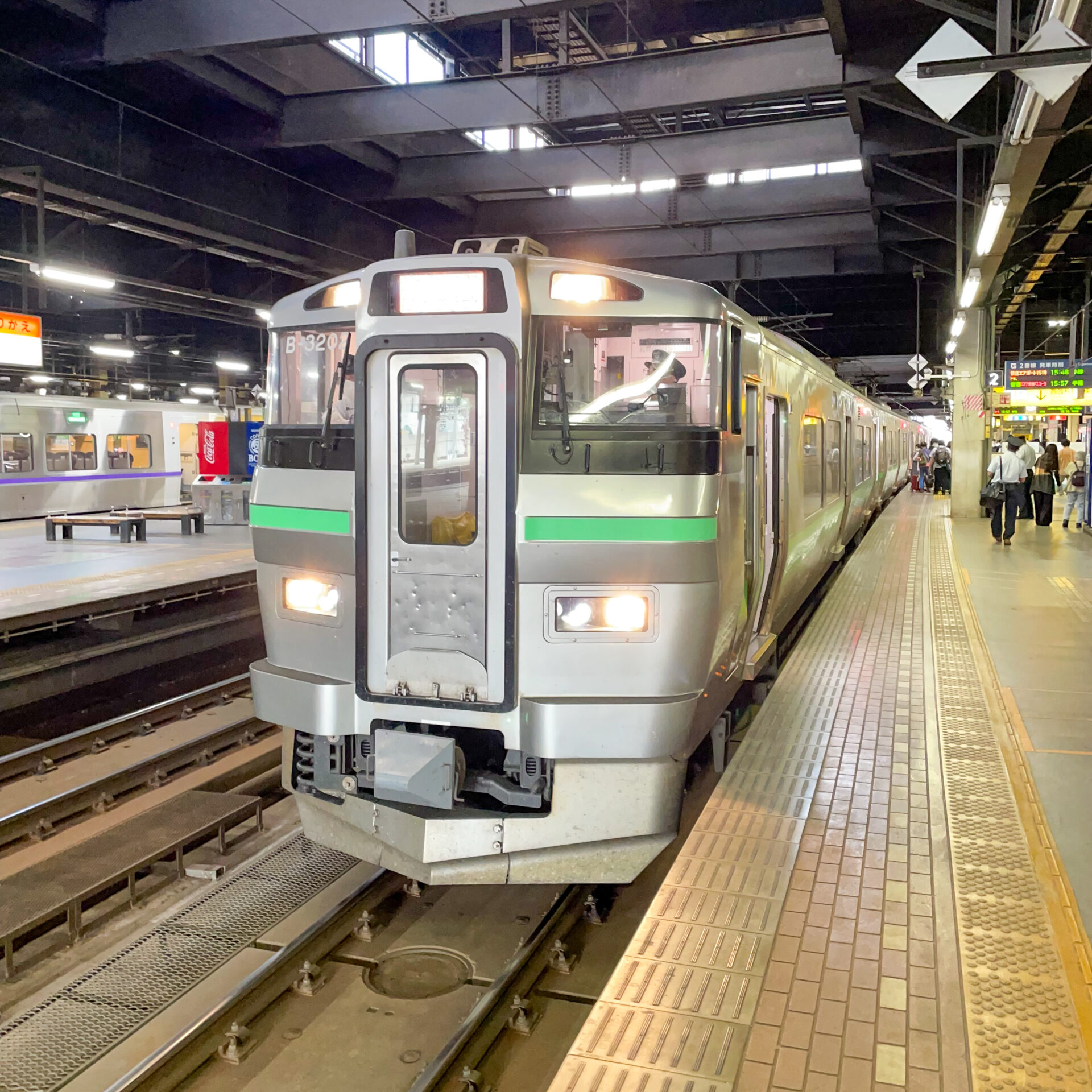 733系電車札幌駅にて