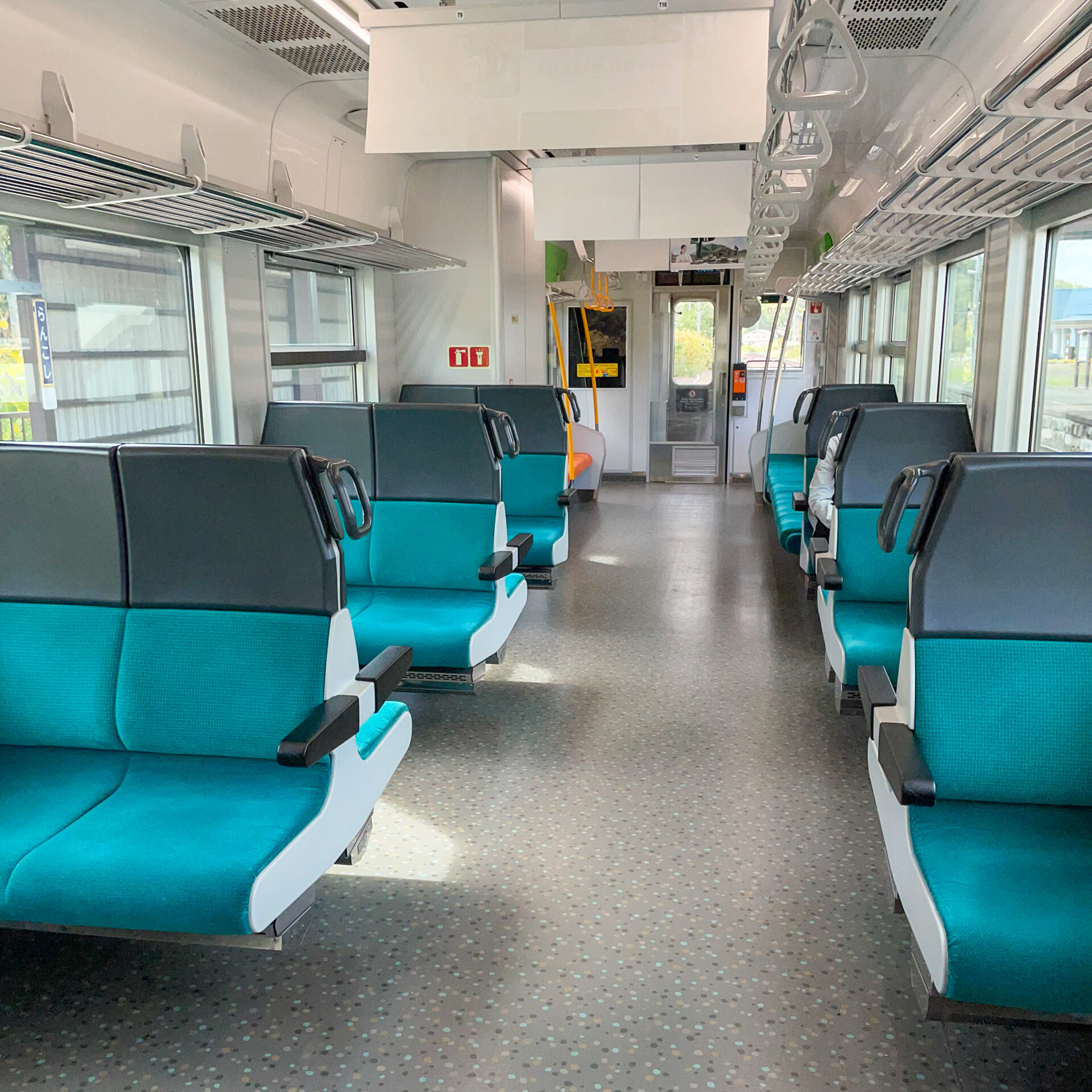 H100形気動車車内