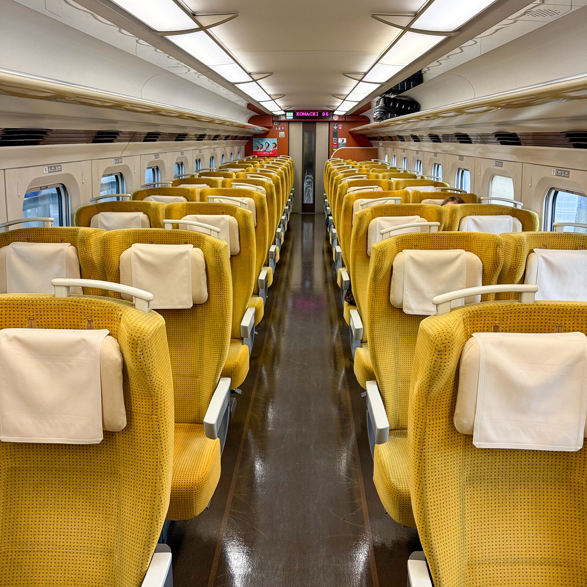 E6系普通車車内